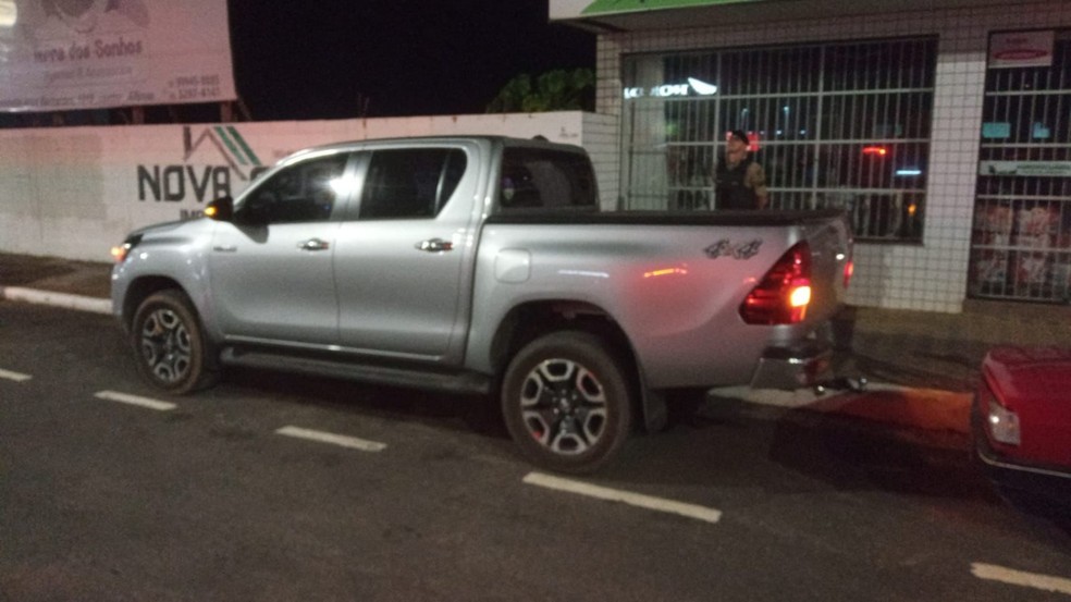 Dupla presa em Alfenas seria integrante de quadrilha especializada em furto de caminhonetes, diz Polícia Militar — Foto: Polícia Militar