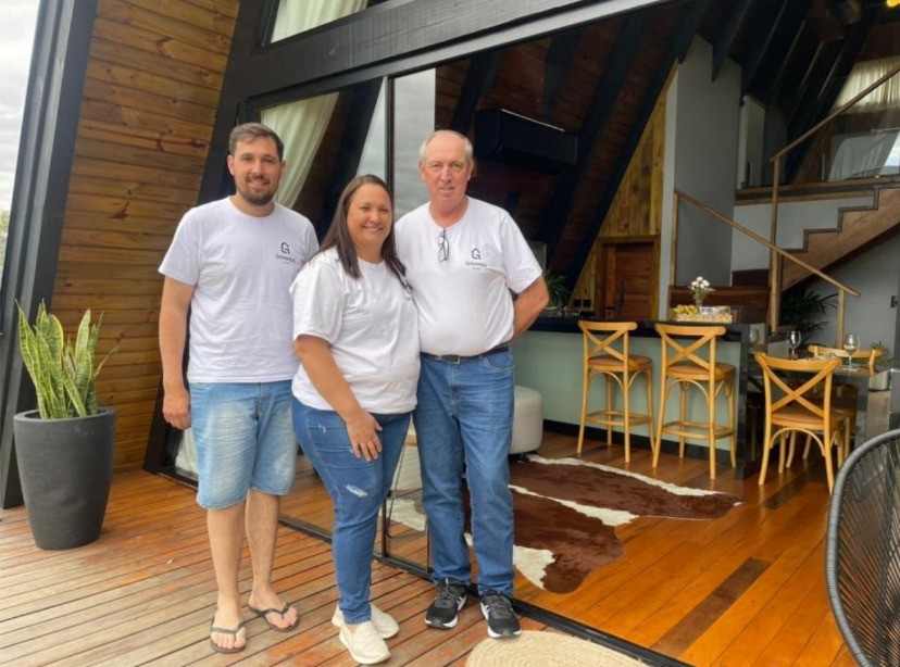Família transforma casa histórica em cabana turística no Sul de SC