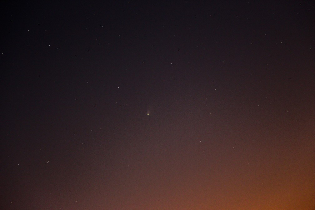 Cometa não é visível ao olho nu e foi fotografado com a ajuda de um mapa celeste — Foto: Rodolfo Langhi e Patricia Langhi/ Observatório Astronômico