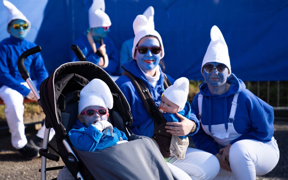 Mais de 2,5 mil pessoas se vestem de 'Smurf' na Alemanha e quebram recorde  mundial, Mundo