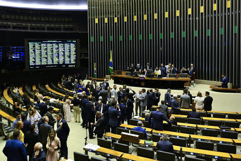 Deputados e senadores durante sessão do Congresso nesta quinta-feira (14) — Foto: Geraldo Magela/Agência Senado