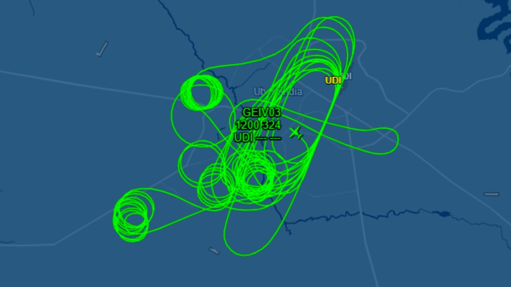 Avião da FAB sobrevoa espaço aéreo de Uberlândia durante testes de segurança