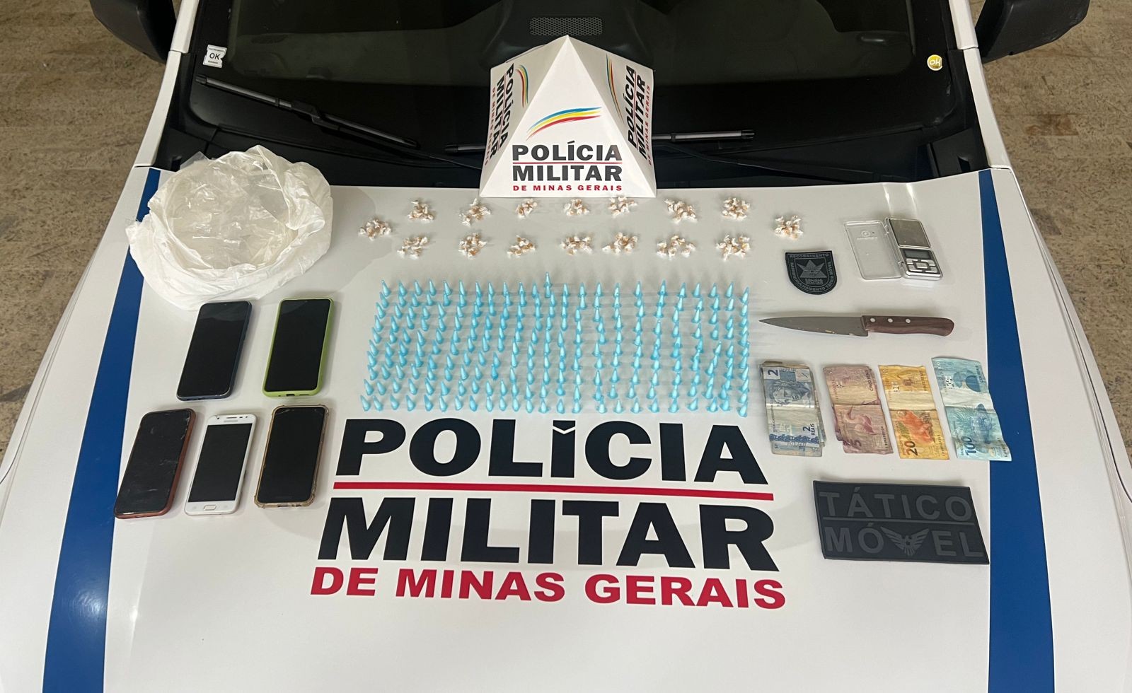 Polícia apreende 139 pedras de crack e 234 tubos com cocaína durante cumprimento de mandados em Pedra Azul