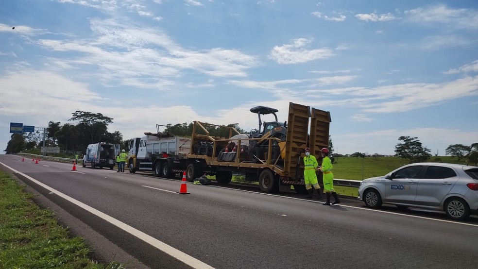 Trabalhador da concessionária Eixo SP morreu vítima de acidente na Rodovia Assis Chateaubriand (SP-425), em Indiana (SP), nesta quarta-feira (29) — Foto: Polícia Militar Rodoviária