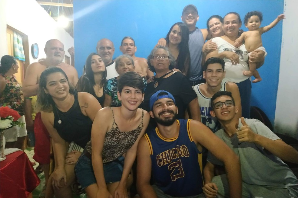 Família adotiva deu apoio para que ela procurasse parentes biológicos — Foto: Arquivo pessoal