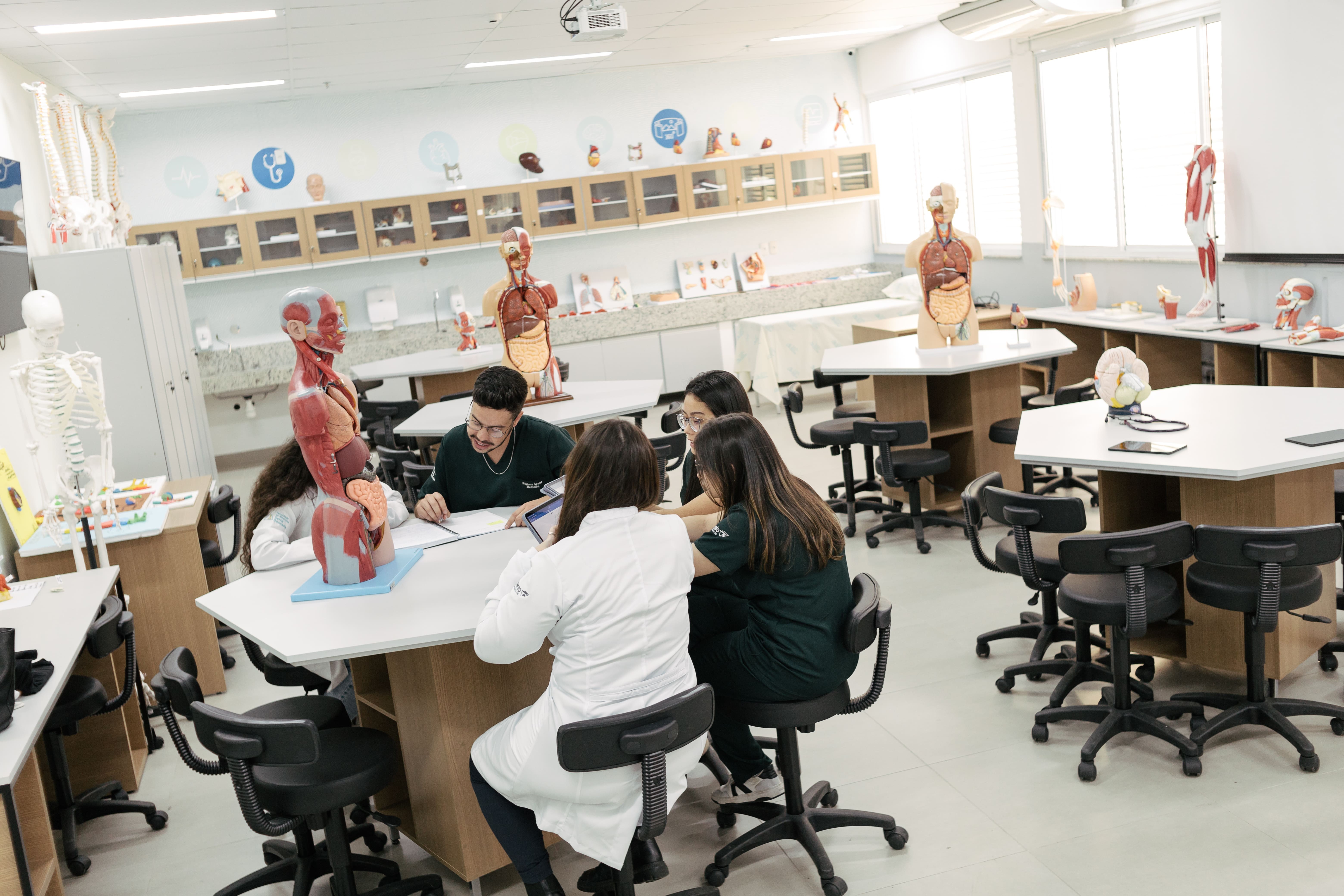 Passou em Medicina para 2027? O que os pais devem analisar além da mensalidade