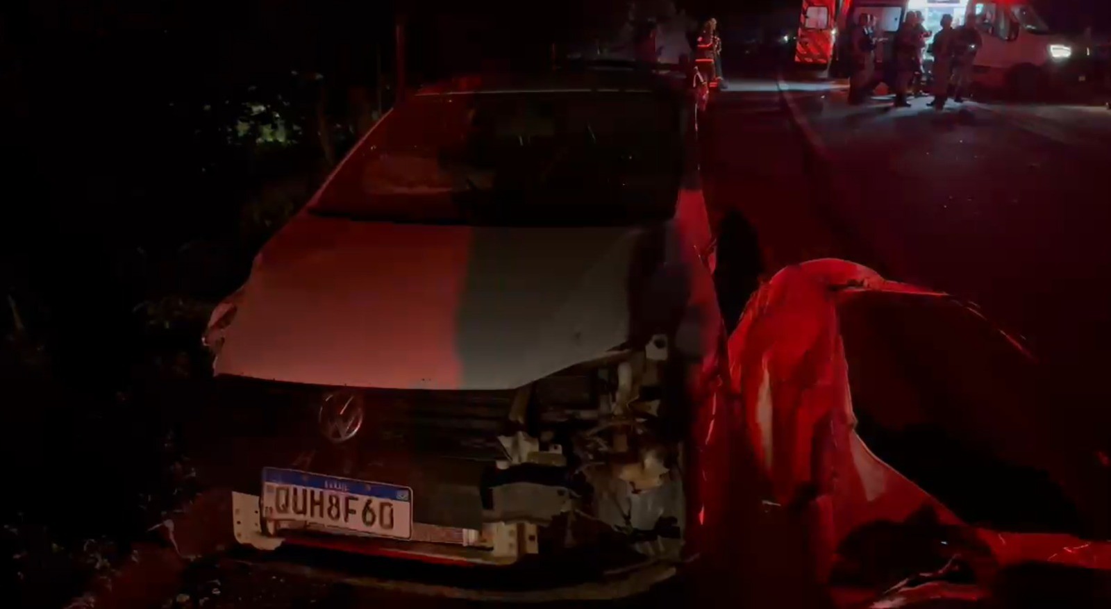 Caminhonete bate em carro, roda na pista e é atingida por caminhão, na BR-251; motorista morreu