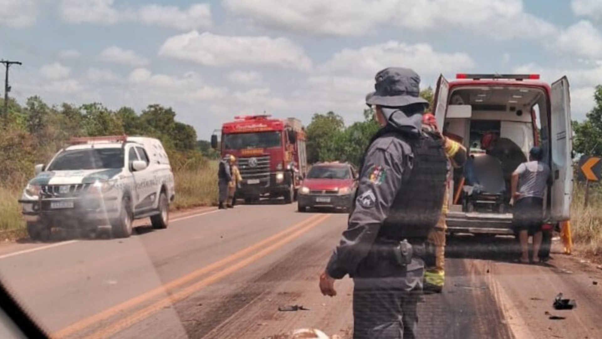 Motorista morre em colisão frontal entre caminhonete e caminhão na BR-210, no Amapá