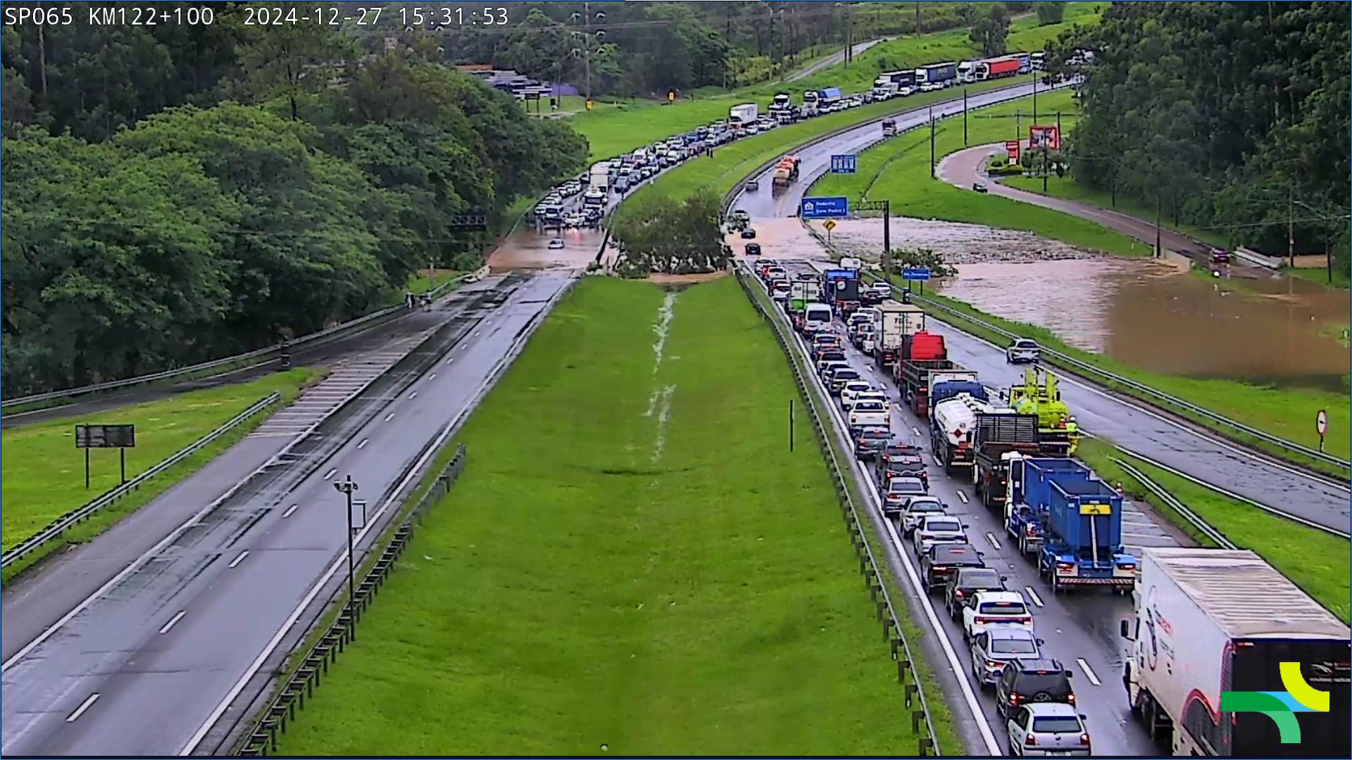 Rodovia Dom Pedro é liberada após inundação bloquear pistas por 3 horas e meia 