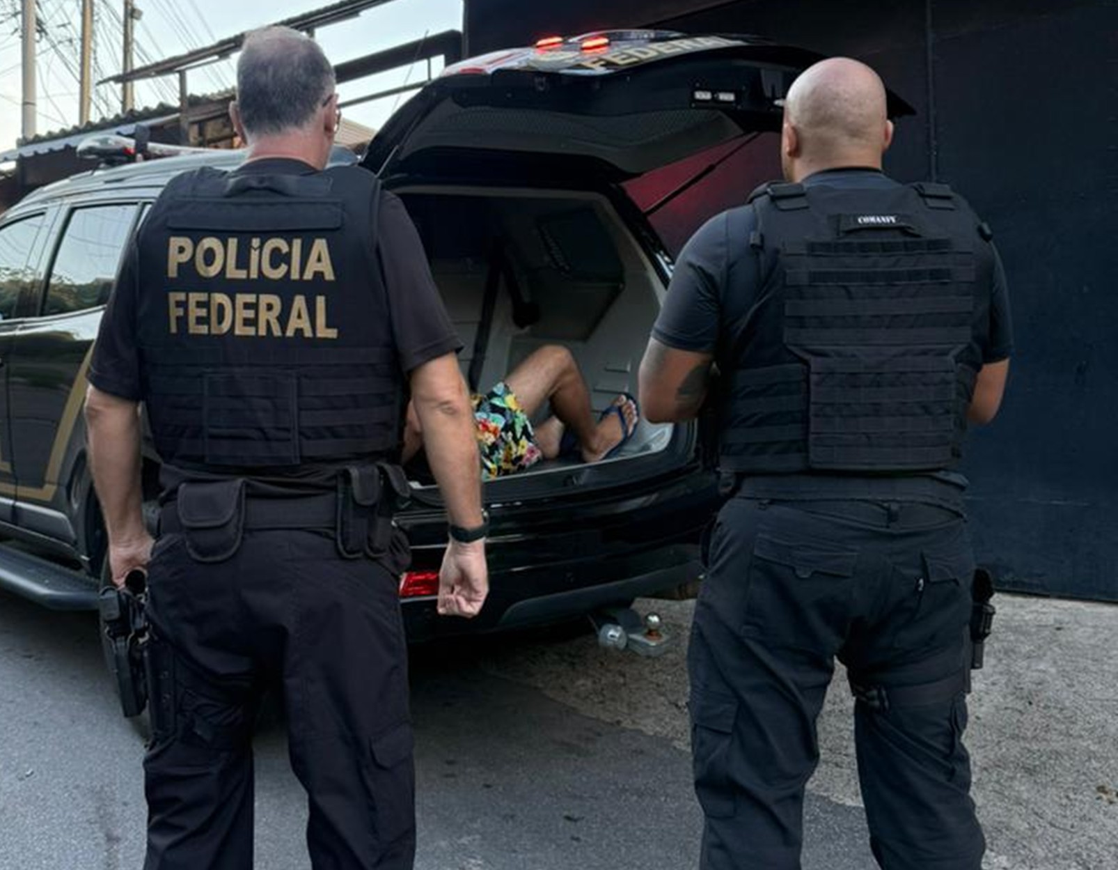 PF faz operação contra crimes de abuso sexual infantil em Petrópolis; homem foi preso com material ilegal no celular