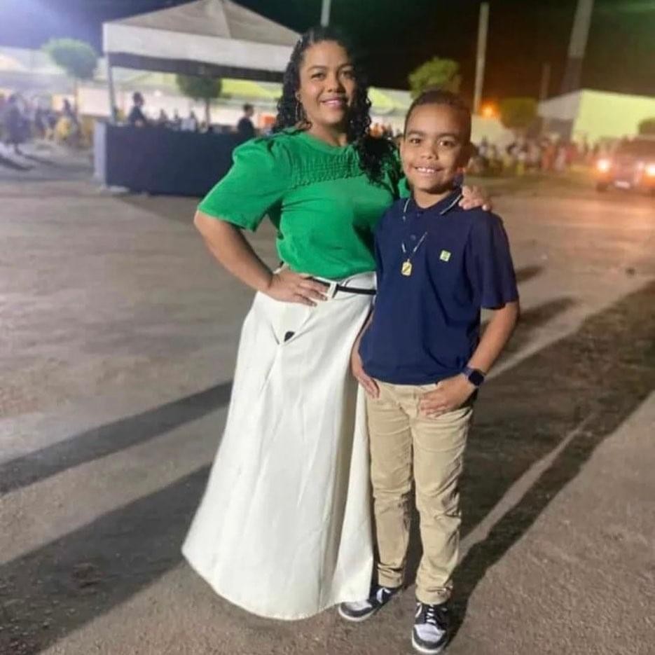 Mãe e filho morrem após carro capotar em rodovia na Bahia