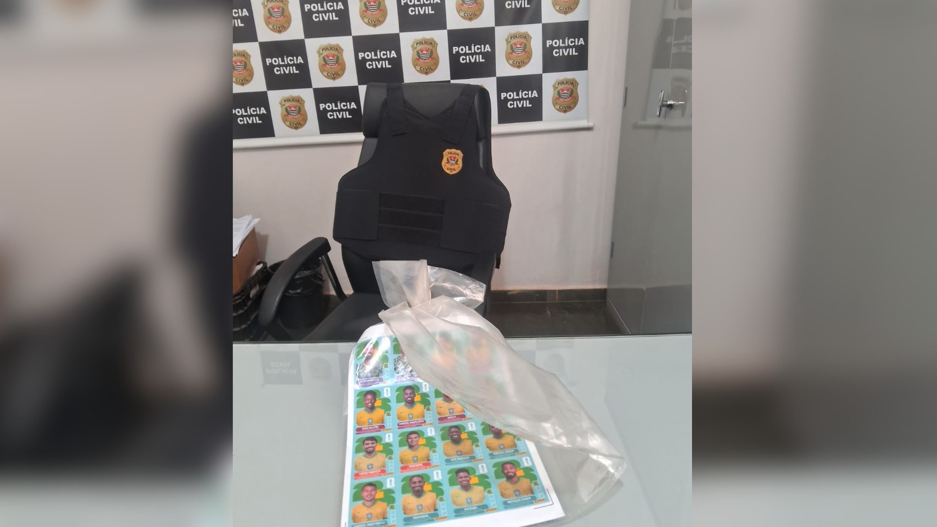 Ex-vereador é investigado suspeito de vender figurinhas falsificadas do álbum da Copa do Mundo