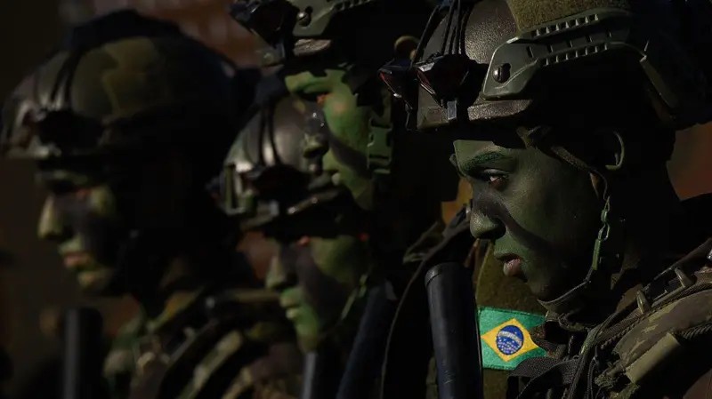 Por que ministro da Defesa diz que Brasil teria que só 'abrir o portão' aos EUA em caso de ataque (mesmo após alta de 13% nos gastos militares)