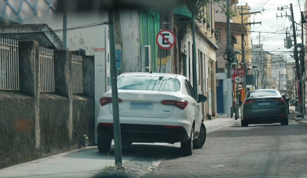 Mais de 1,2 mil motoristas são autuados por irregularidades em calçadas em Campos