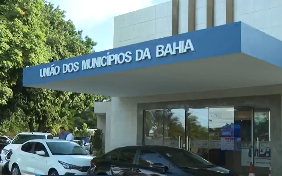 Reunião aconteceu na sede da União dos Municípios da Bahia — Foto: TV Bahia