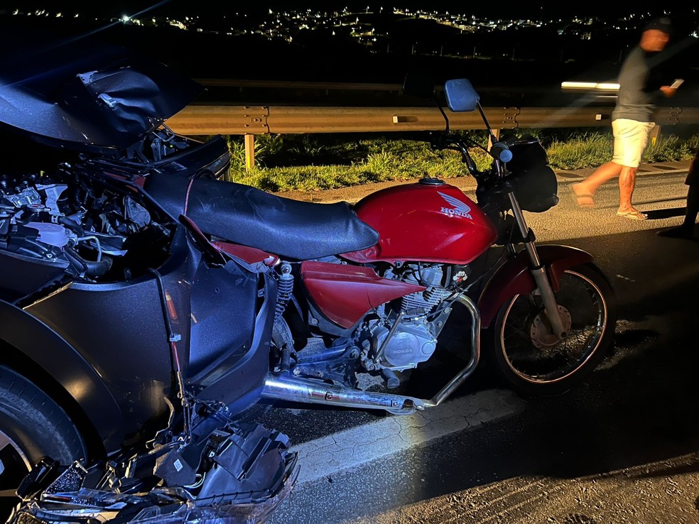 Passageira da moto morreu após acidente na BR-262 — Foto: Divulgação / PRF