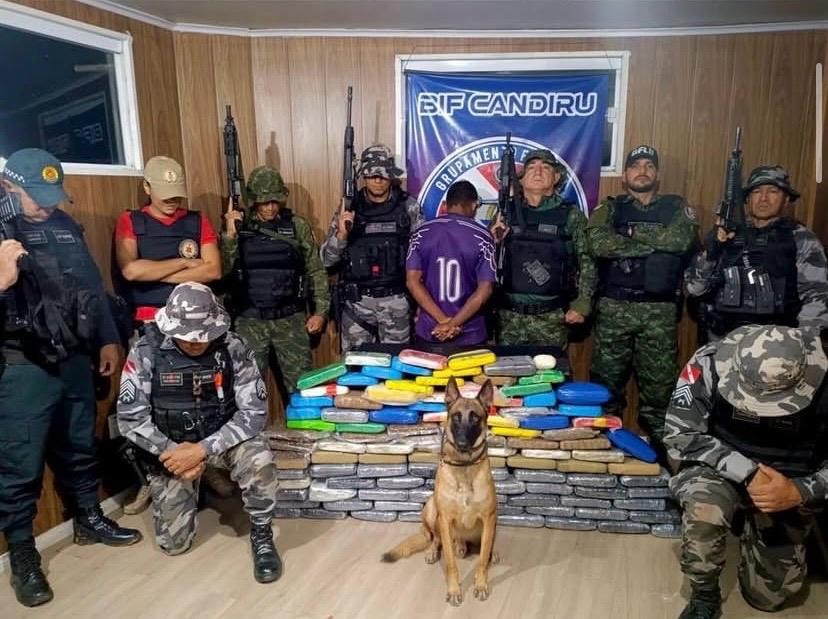 Cão farejador encontra 112 kg de drogas escondidos em navio que seguia para Santarém