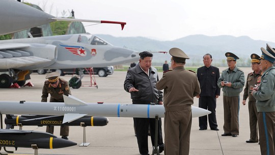 Kim Jong-un pede que forças da Coreia do Norte 'intensifiquem' preparação para guerra