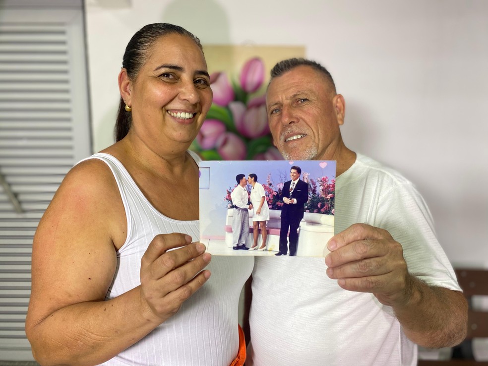 Alessandra Alves Amaral e Luiz dos Santos Amaral, são do Espírito Santo, estavam separados e se reconciliaram em programa do Silvio Santos — Foto: Reprodução/TV Gazeta