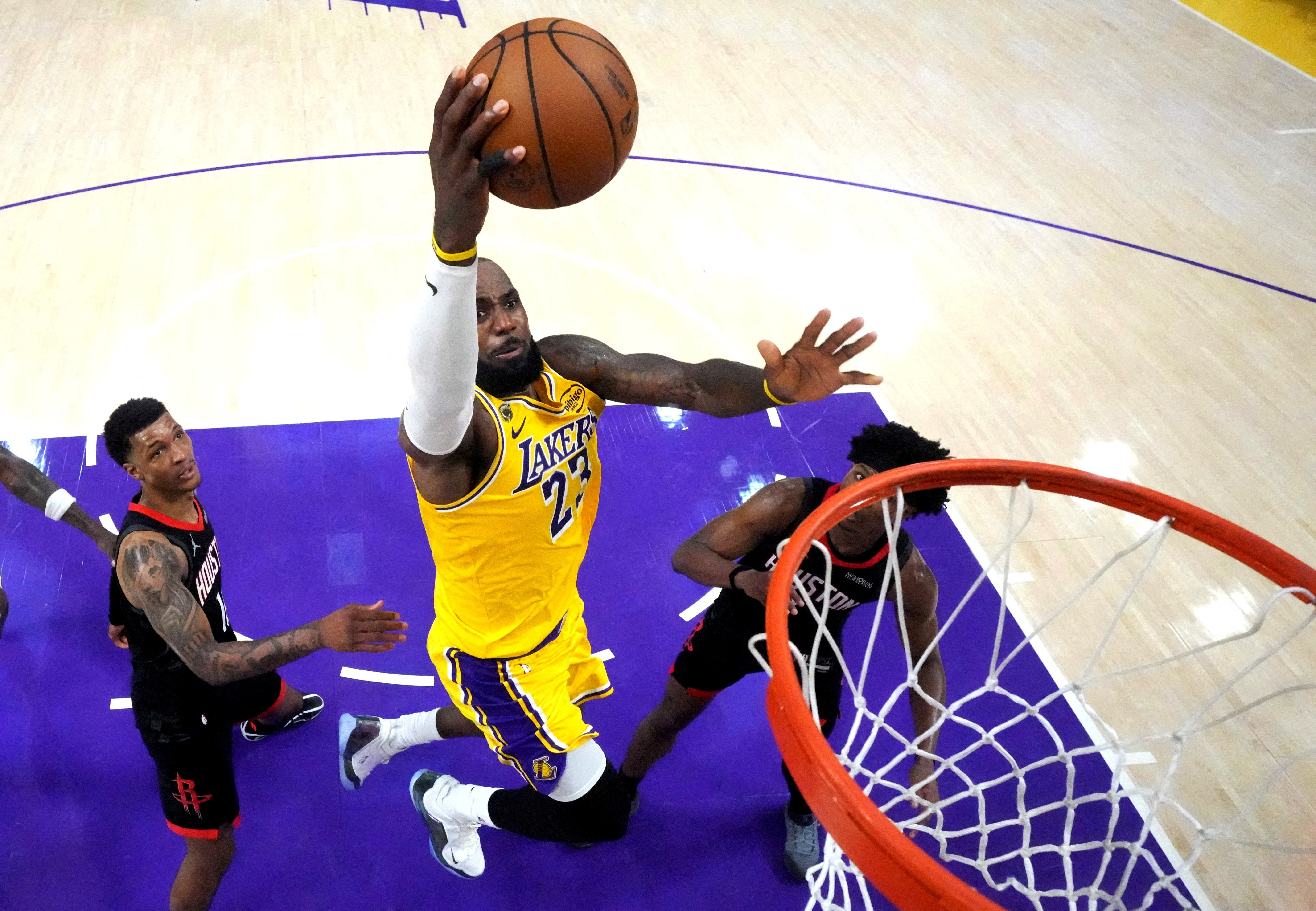 Ex-CEO da Disney e empresário compram Los Angeles Lakers por US$ 12,5 bilhões