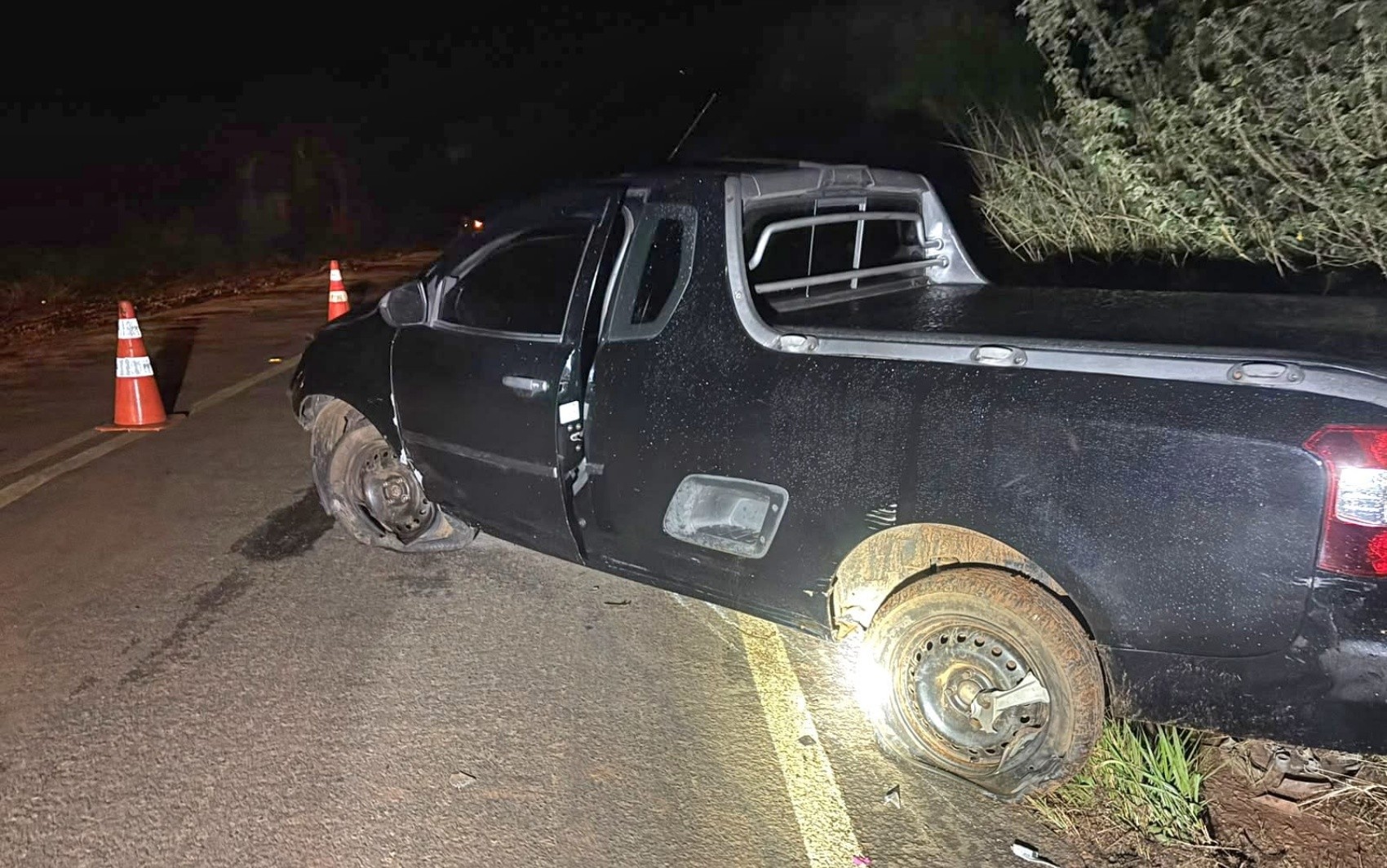 Motociclista de 23 anos morre após bater de frente com picape em estrada de Ibiraci