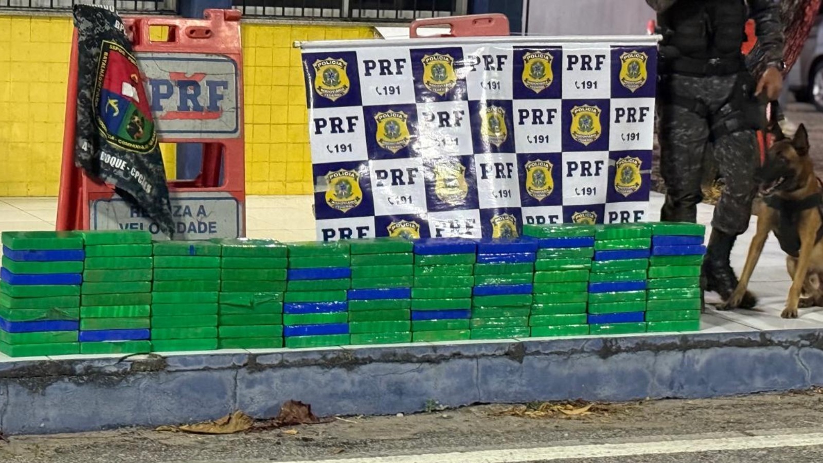Motorista é preso com cerca de 100 kg de cocaína escondidos na lataria de veículo na Grande Fortaleza