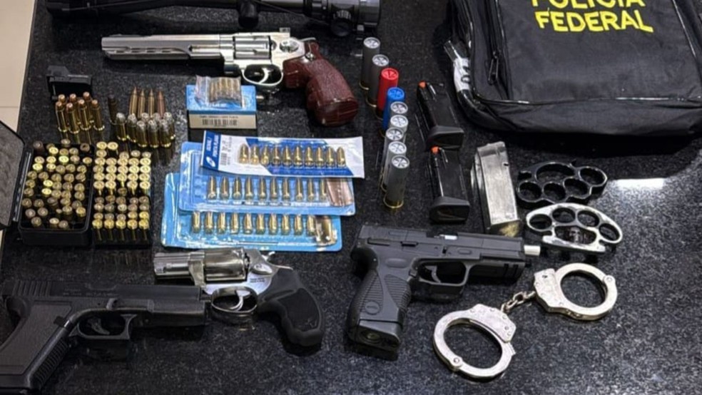 Operação 'Scutum 3' da PF de Uberlândia apreendeu diversas munições e armas — Foto: PF/Divulgação
