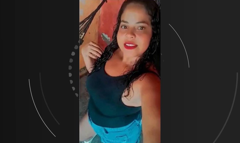 A vítima, identificada como Graciele Gomes Fernandes, e o bebê receberam atendimento, mas faleceram no hospital. — Foto: Reprodução/TV São Francisco