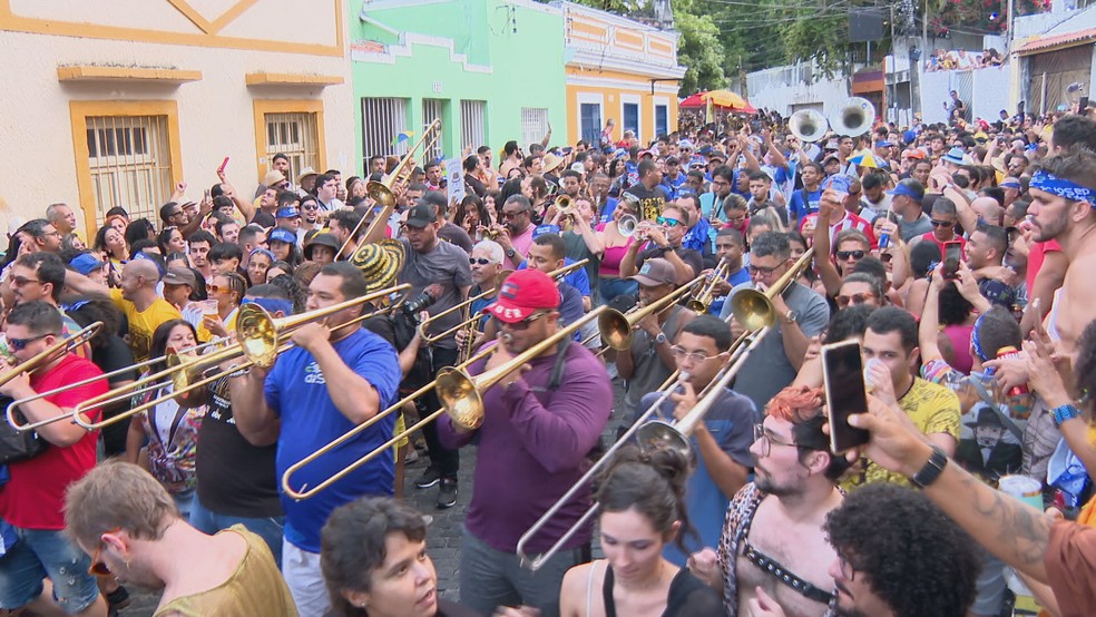 Orquestra de frevo garantem animação nas ladeiras de Olinda durante as prévias carnavalescas — Foto: Reprodução/TV Globo