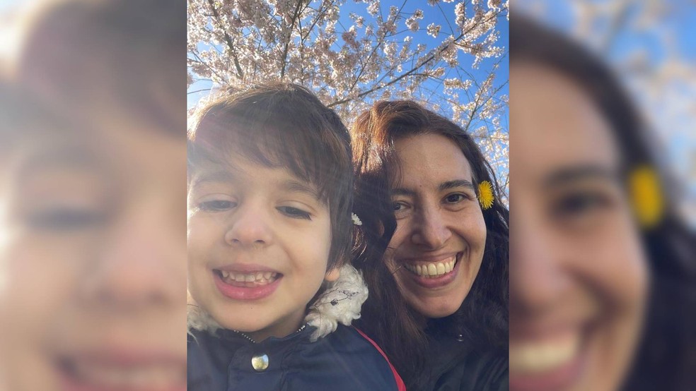 A cearense Silvana Schramm e o filho, Leonardo, no Canadá, onde viviam — Foto: Arquivo pessoal