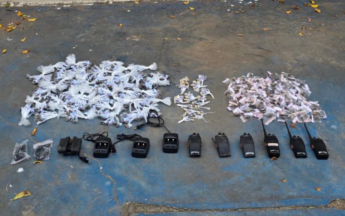 Mais de 740 porções de drogas são apreendidas em Paracambi