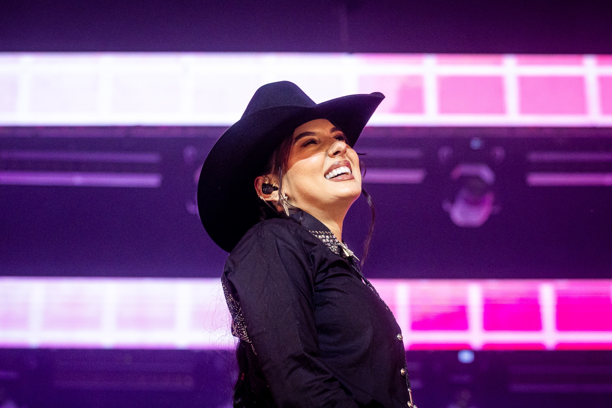 Nova rainha dos baixinhos? Ana Castela transborda autoconfiança e vai do funk ao country estadunidense na Festa Junina de Votorantim