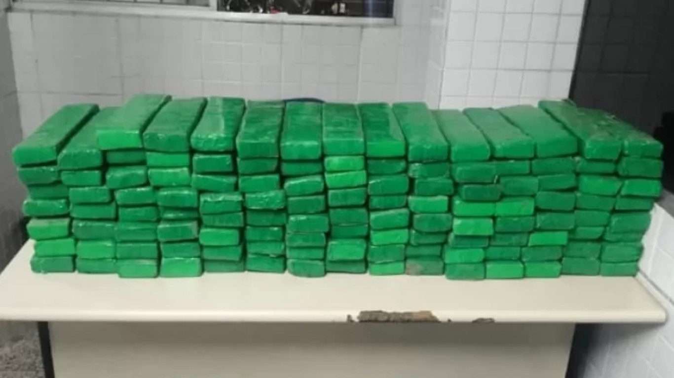 Polícia apreende 99 quilos de maconha em antiga rinha de galos em Surubim