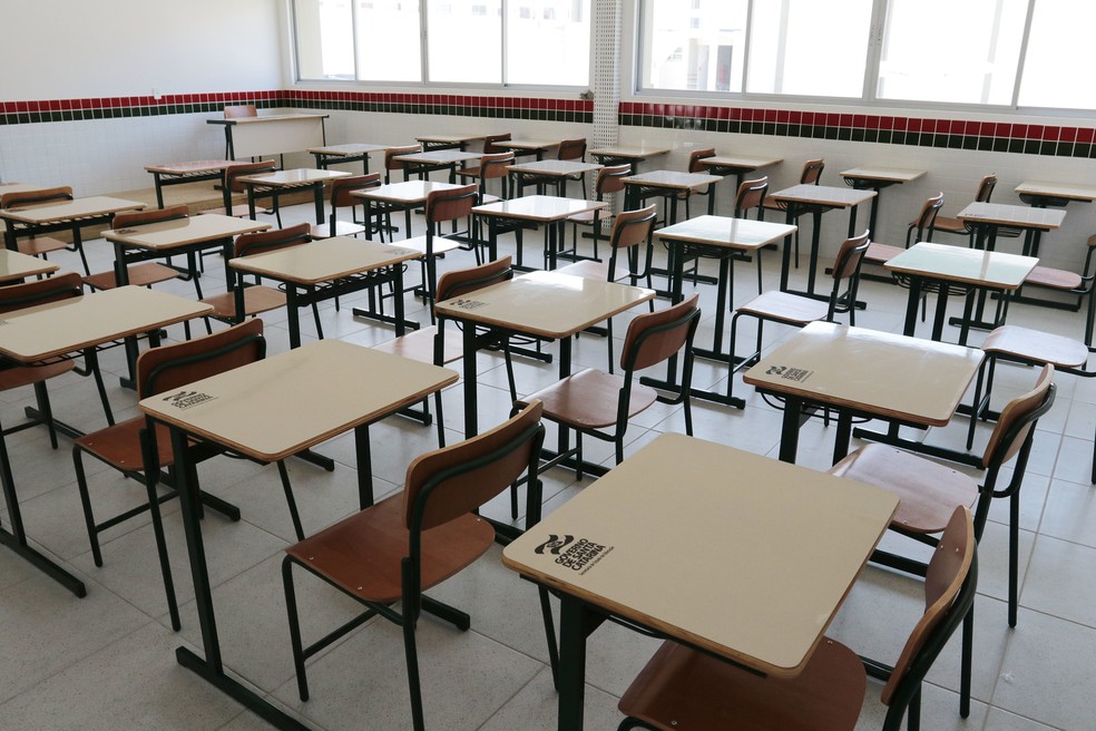 Sala de aula vazia em Santa Catarina — Foto: Cristiano Estrela/Secom/Divulgação