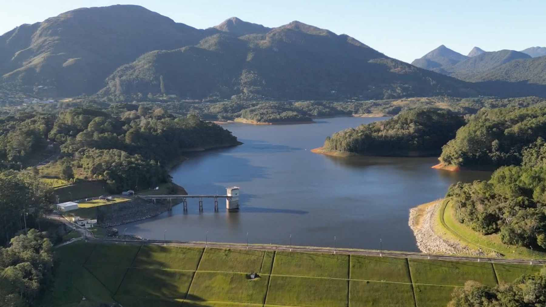 Acesso Restrito: conheça usina subterrânea construída dentro da Serra do Mar no Paraná
