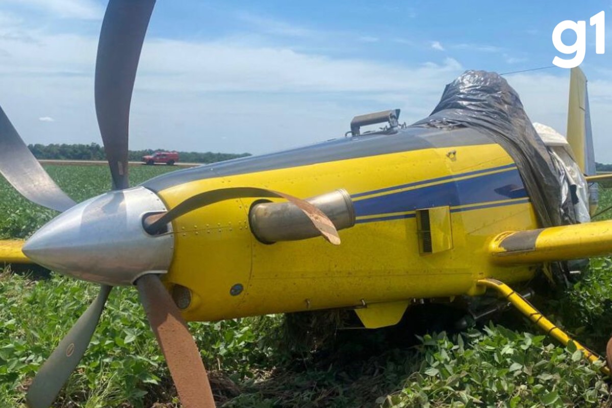 Avião agrícola faz pouso forçado em lavoura às margens da MT-242