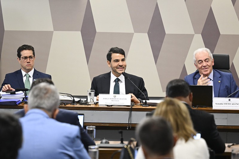 Com ministros e ex-ministros, tropa de choque governista vai ao Senado apoiar Messias em sabatina