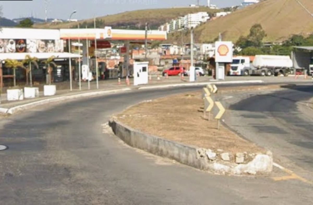Motociclista morre na hora após bater contra árvore na Zona Norte de Juiz de Fora