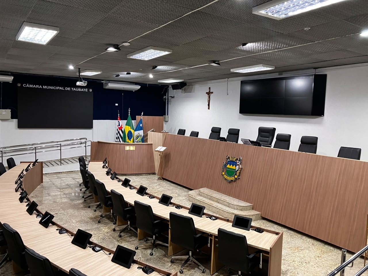 Câmara de Taubaté aprova reajuste em auxílio-alimentação e anistia em dívidas municipais