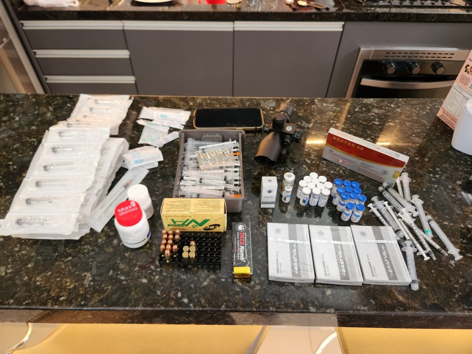 Homem é preso por torturar mulher, destruir os materiais de trabalho dela e ameaçar mutilá-la no Paraná