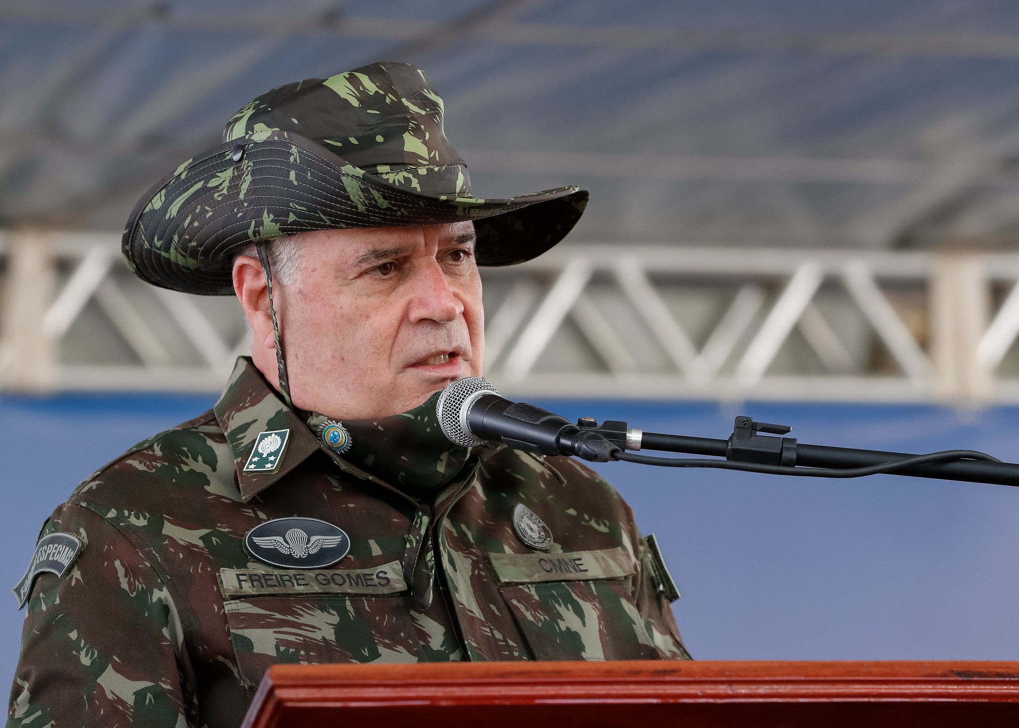 'Presidente tá reclamando muito': Cid pedia ajuda a comandante do Exército para acalmar Bolsonaro