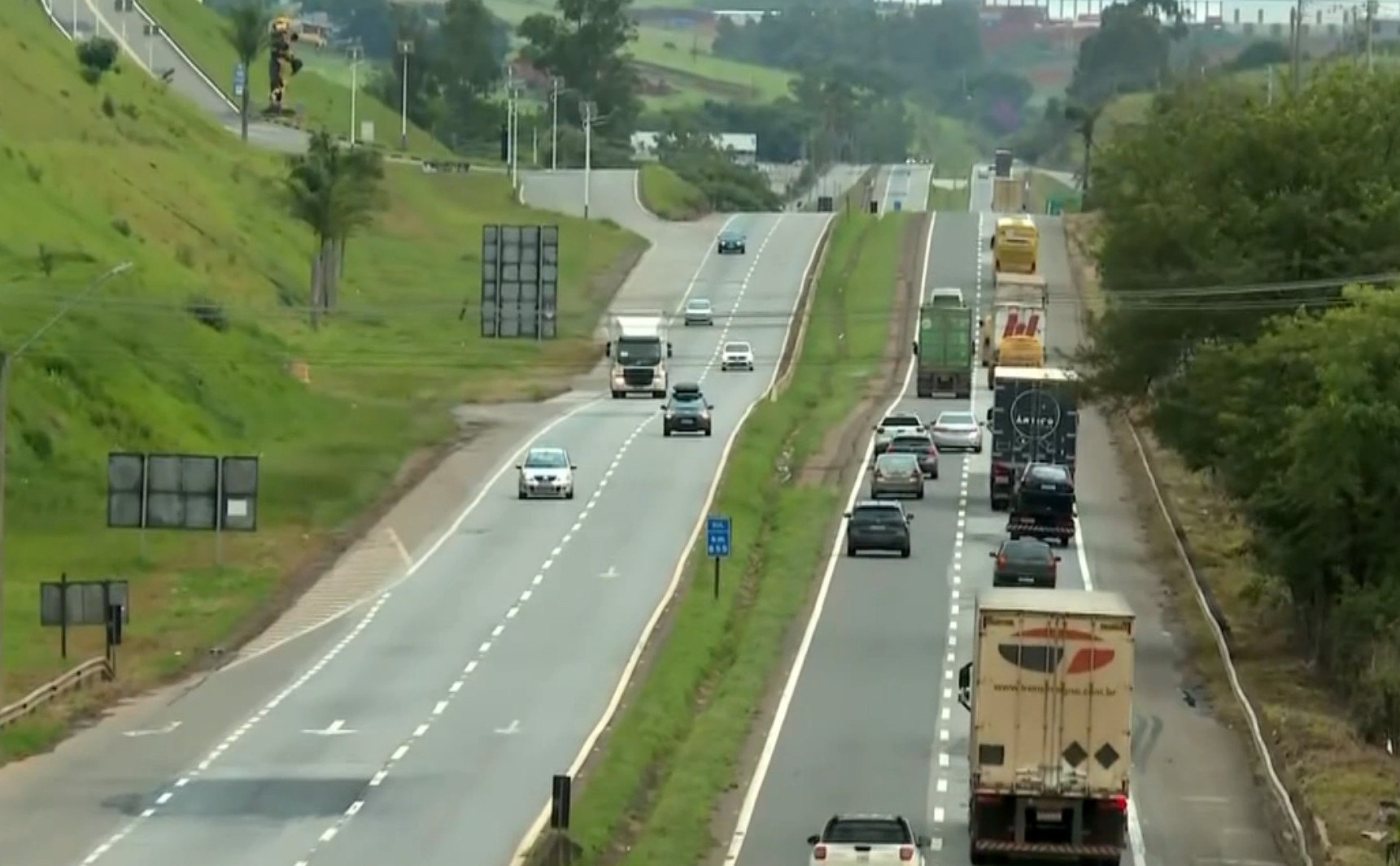 Duas pessoas morrem em acidente de trânsito no Sul de Minas neste domingo