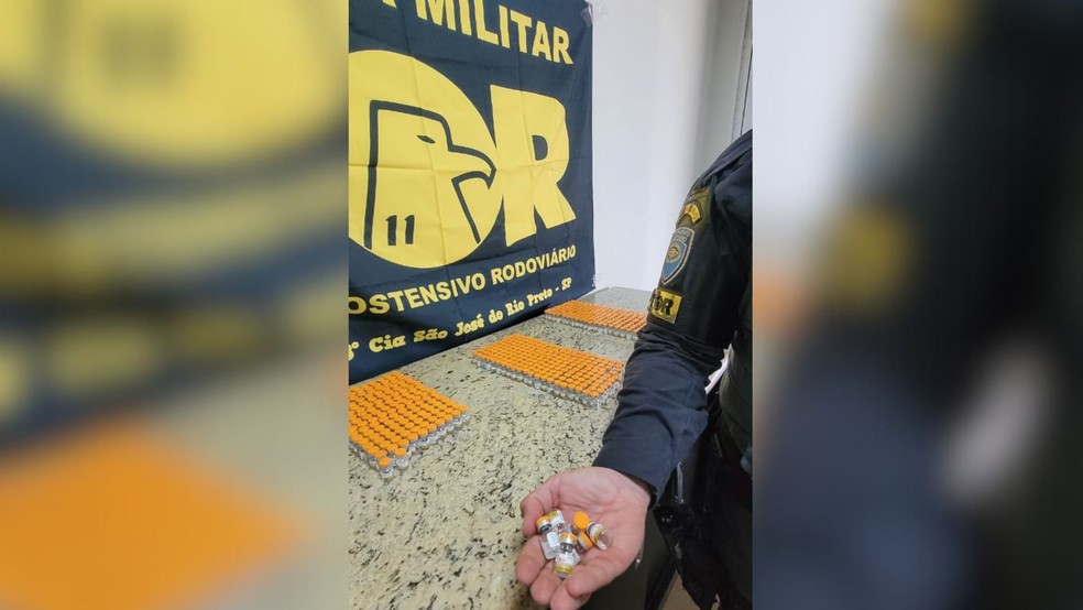 Tr&ecirc;s suspeitos s&atilde;o presos transportando emagrecedores na SP-310 em S&atilde;o Jos&eacute; do Rio Preto (SP) &mdash; Foto: Divulga&ccedil;&atilde;o / Pol&iacute;cia Militar Rodovi&aacute;ria