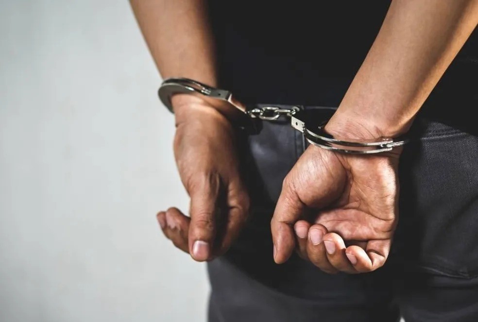 Os crimes teriam ocorrido dentro da casa onde as crianas moravam com a av e o suspeito.  Foto: Divulgao