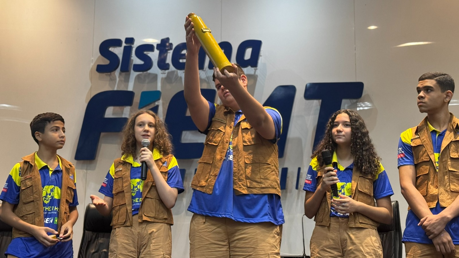 Estudantes de Cuiabá desenvolvem ferramenta que transporta algas marinhas dos corais até a superfície