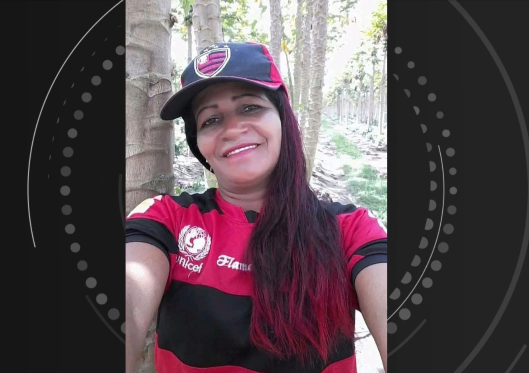 Mulher morre e sete pessoas ficam feridas após acidente entre dois carros e motocicleta na Bahia 