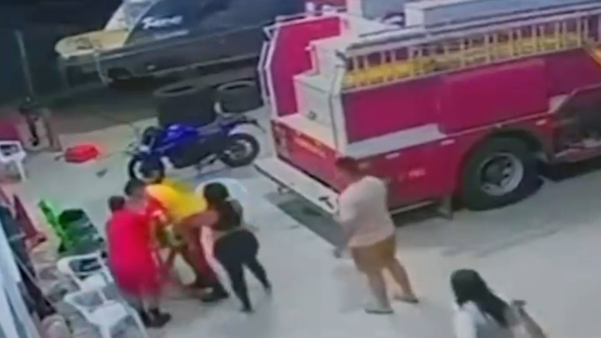 VÍDEO: Bombeiros socorrem criança de 1 ano e 6 após que sofreu convulsão provocada por febre em Barreirinhas