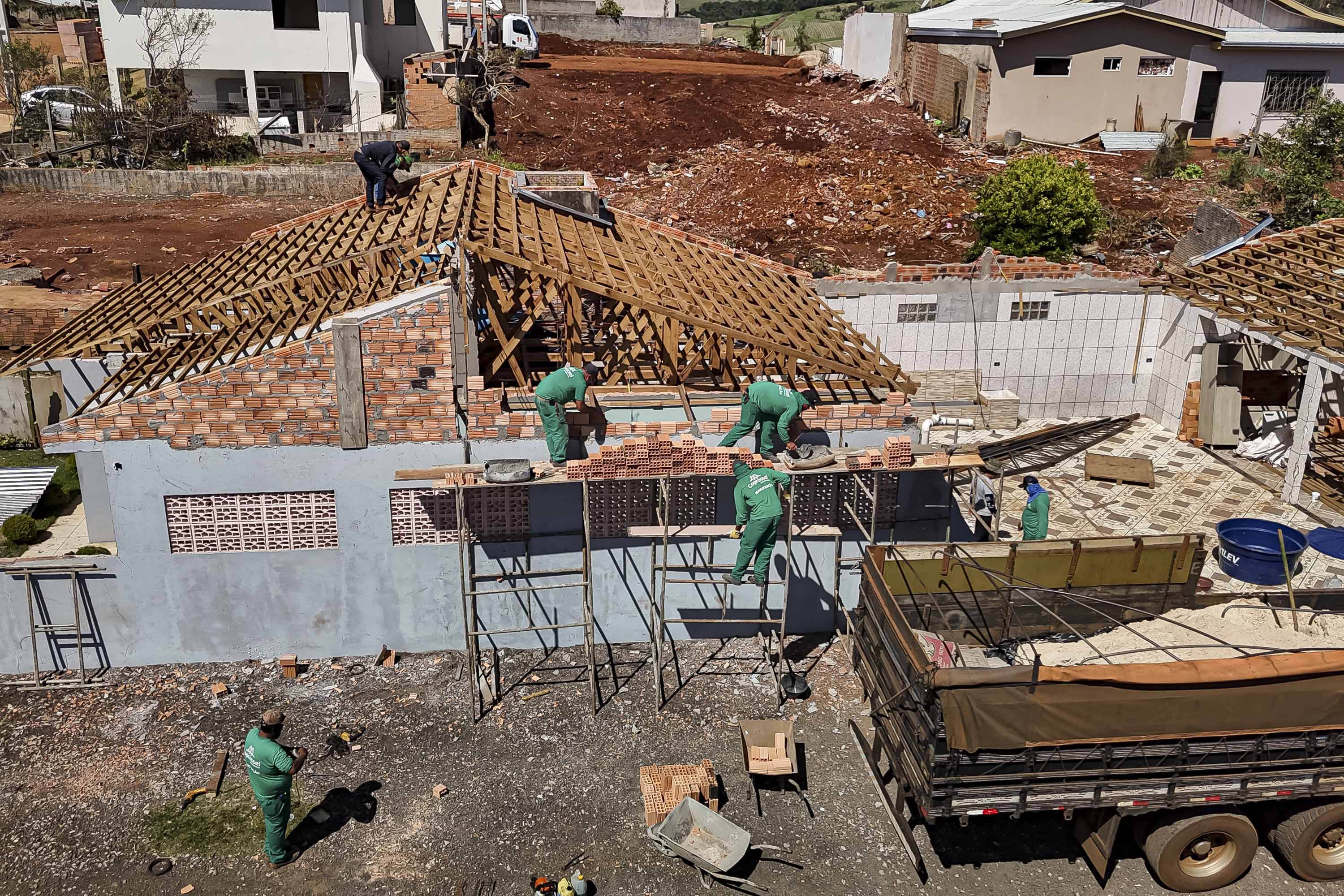 Moradores de nove cidades do Paraná podem solicitar saque de R$ 6,2 mil do FGTS por calamidade, após tempestades 