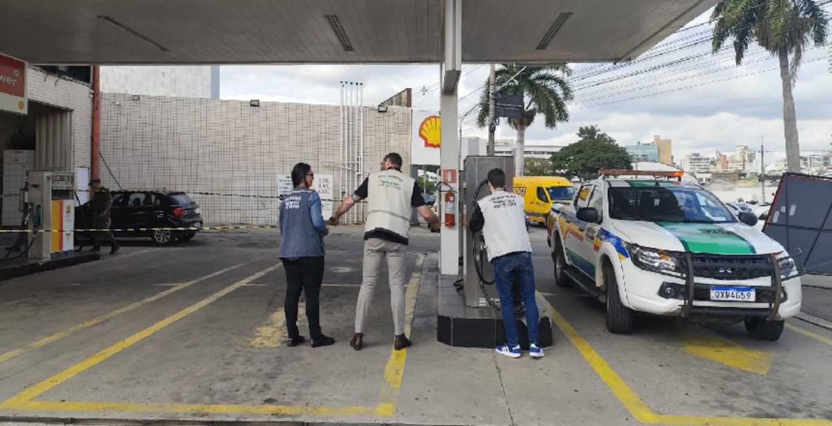 Posto de combustíveis é interditado na Rua Benjamin Constant, em Juiz de Fora