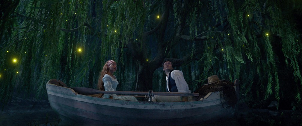 Halle Bailey e Jonah Hauer-King em cena de 'A Pequena Sereia' &mdash; Foto: Divulga&ccedil;&atilde;o